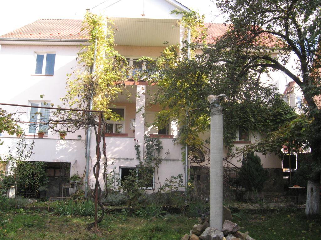 Hotel Vilni Kimnaty Mukatschewo Exterior foto