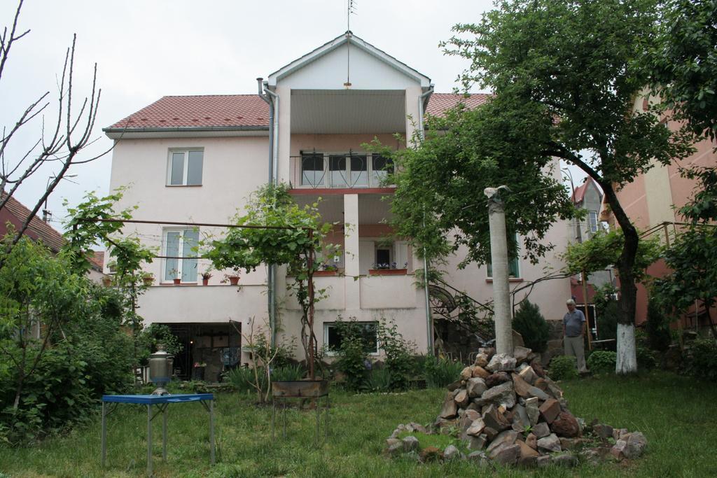 Hotel Vilni Kimnaty Mukatschewo Exterior foto